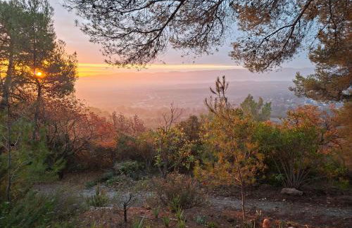 Les Ribas villa groupe, de 4 a 14 personnes, maison familiale, séjour nature, calme, Provence, Plaine des Maures, proche mer, Verdon, randonnée, terrain arboré, jeux enfants, pétanque, ping-pong, cuisine équipée, grande capacité, vacances en groupe - Foto 50