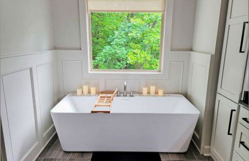 Magazine-Featured Mansion, Golf Green, Casino, etc - Foto 36