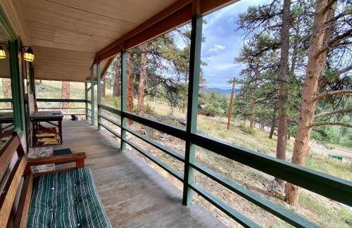 Rose Den - Romantic Mountain Cabin with Views! - Foto 14