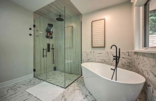 Luxury Family Home with Deck, Swim Spa and Grill! - Foto 14