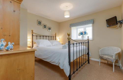 Dorset Farmhouse - Photo 21