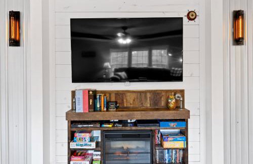 Hartwell Haus with Dock & Playground home - Foto 18