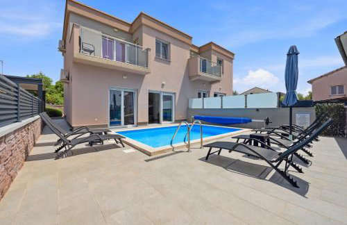Holiday house "Sabine pink" with heated pool - Photo 1