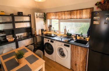 Luxury Smart 1-Bedroom Residence, Windsor,Slough, Sleeps 4, Garden, Parking - Foto 3