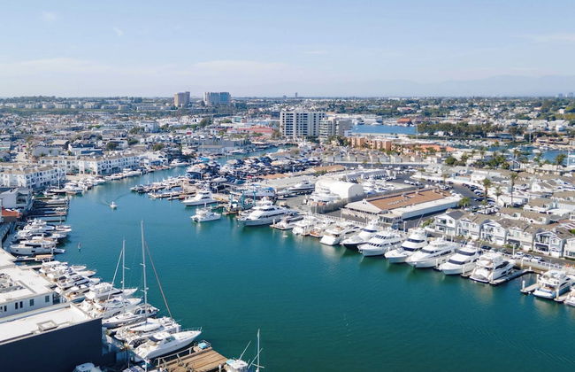 Shoreline Villa by Avantstay Steps to the Beach, Bay, & Pier! - Photo 50