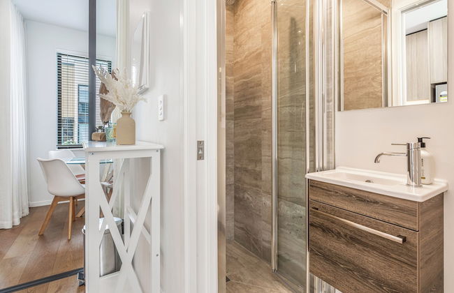 Fresh Grey Lynn 2BR unit w/ Patio by Zodiak Stays - Foto 10