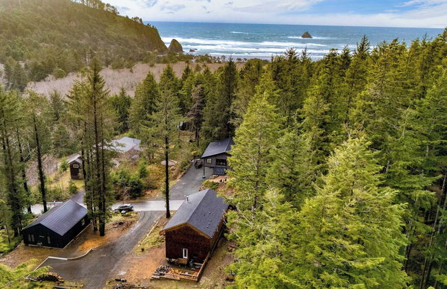 Rustic Arch Cape Getaway w/ Vibrant Interior Walk to the Beach Cape Wonder - Foto 41