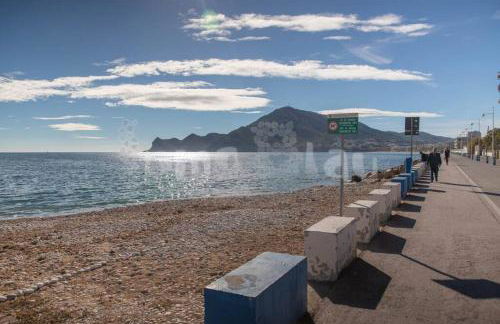 Appartement face à la mer avec parking gratuit libre d'accès - Photo 18