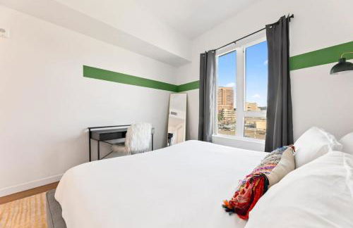 Spacious 1-Bedroom Gem with Downtown LA Views - Foto 1