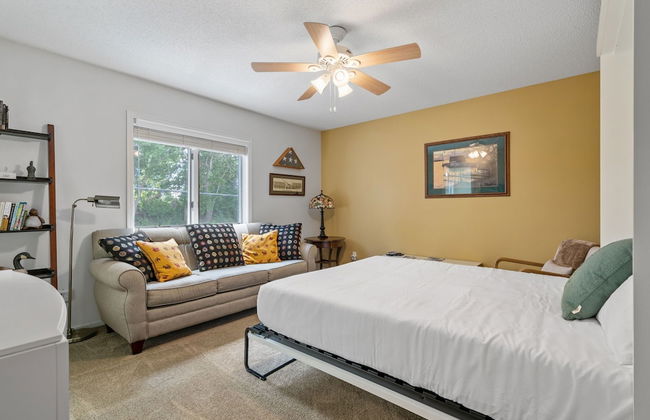 The Giraffe House - Photo 9