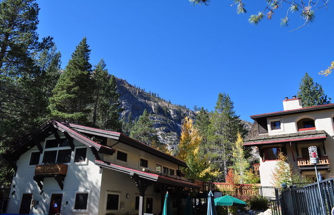 Olympic Village Inn - Photo 38