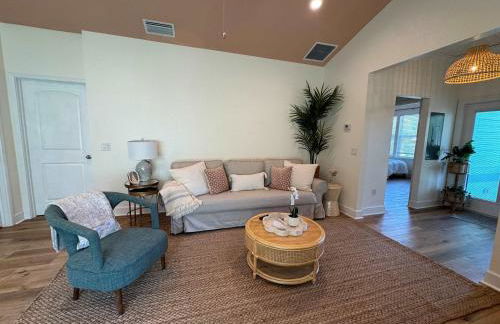 The Orange Blossom Suite Near UF Shands D-town - Photo 35