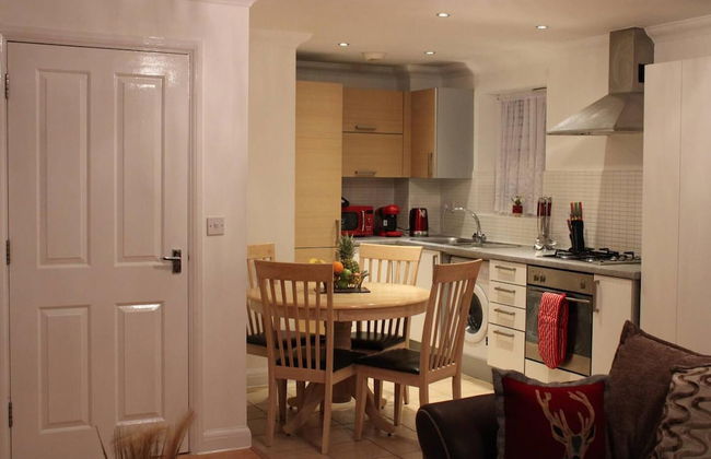 Apartment - Sleeps 2 - Parking - Station Close - Photo 4