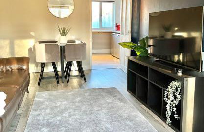 Furzton - Modern Home and Garden, Free Private Parking, TV, Sleeps 6 Guests - Photo 8