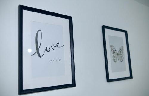 Modern house in City Centre with private parking and gated property - Foto 49