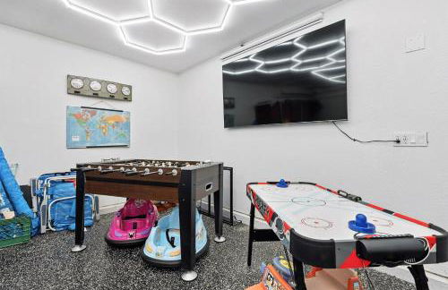 Family Fun 4-bedroom house House with Free Heated Pool & Hot Tub & Game Room & Mini Golf in Chandler - Foto 63