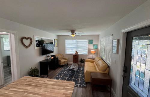 875 Oasis #4 Location! - Foto 1