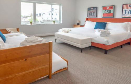 Beautiful Modern 3BR in the Grove ABODEbucks - Photo 26