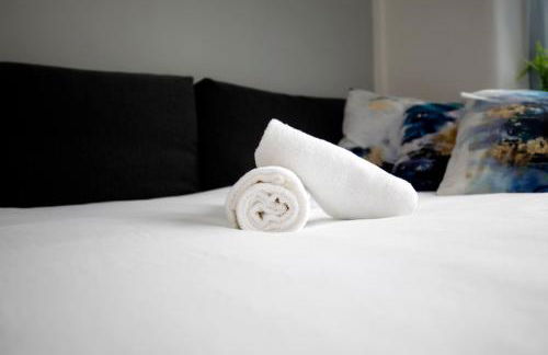 Spacious 3BR by Avalora Shortlets & Serviced Accommodations Queensway with big garden, Near train station - Foto 68