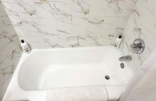 Cozy Victorian Apartment Downtown Sleeps 5 - Foto 13