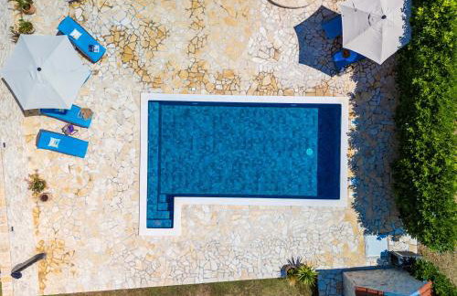 Holiday House Paula sa privatnim grijanim bazenom na mirnoj lokacija blizu mora - Foto 55