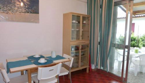 Comfy Villa With Garden and Parking - Photo 5