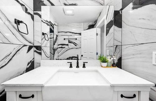 Mountains Views with Pool & Basketball, Relax & Play! - Foto 8