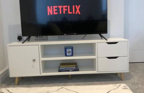 Spacious and Stylish Flat in Trowbridge, Wiltshire - Photo 20