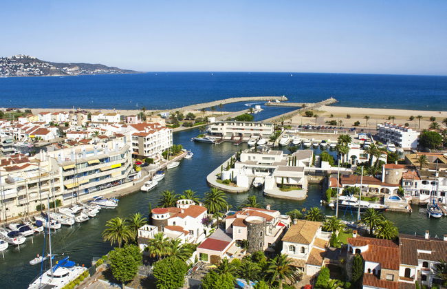 4 bedroom House in Castelló d'Empúries with private pool and garden - Photo 35