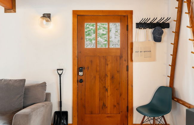 Indigo Owl by Avantstay Cabin w Firepit Minutes to Lake Slopes - Photo 6