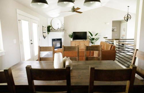 Huge immaculate home! Memories await! - Photo 6