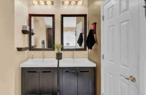 A master suite with own kitchenette and bath - Foto 7