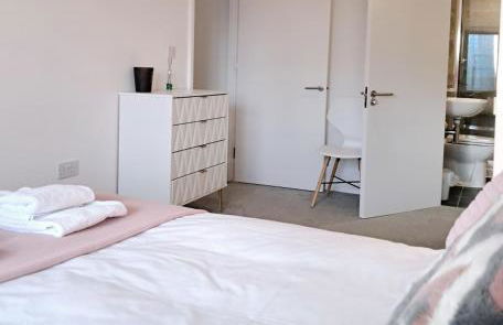 Lets Stay SA Manchester I 2Bed 2Bath l Waterfront l Private Balcony I Relaxing Retreat I Great Location - Foto 19