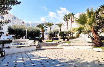 Stylish Seaview Apartment - Photo 41