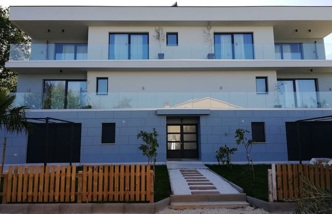 2 Bed House - Sleeps 4 - Hottub - Garden - Parking - Foto 8