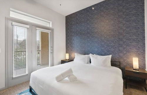 Spacious LUX 2BR 2B Unit in Austin with Pool! - Photo 19