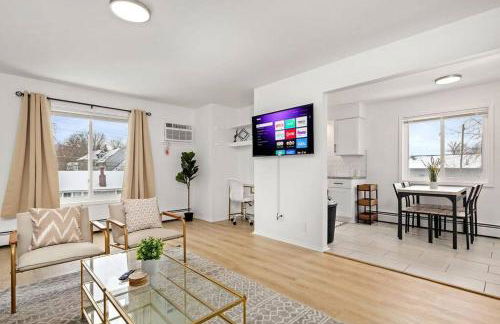 2nd Floor, Corner unit ft. King Bed - Workspace - Foto 12