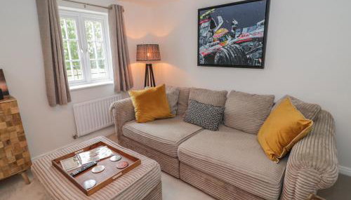 Silverstone Paddock Retreat - Photo 5