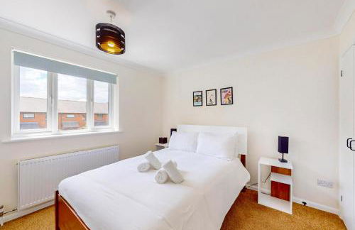 2 Bed with Garden & Free Parking near the Thames - Photo 4