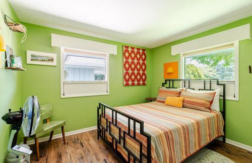 All the Waters Retro Home on Lake Michigan- Your Own PRIVATE BEACH - Foto 27