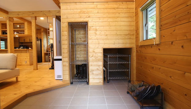 Rose of Sharon - Foto 2, Entrada interior