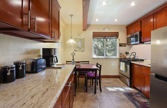 Tahoe City Getaway Minutes From Lake and Activities - Photo 8