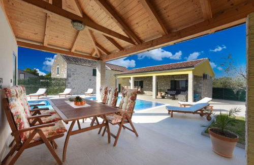 Beautiful Villa Petra with Summer Kitchen and Pool - Foto 2