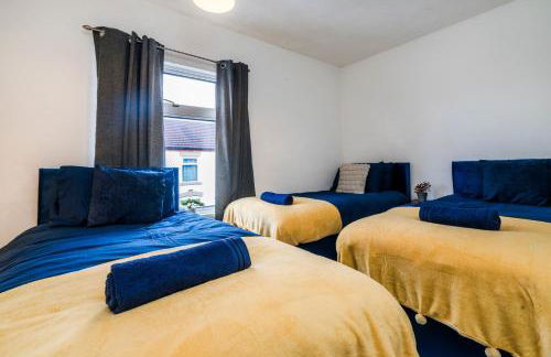 2 Bedroom House, 5 Single Beds, Fast WiFi - Photo 39