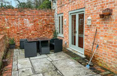 Orchard Stables 3 BDR 3BTH long stays parking - Photo 22