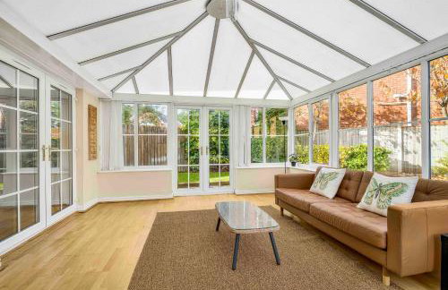 Spacious 4 Bedroom Warrington House with Free Parking Perfect for Contractors, Families and Business Guests - Foto 26