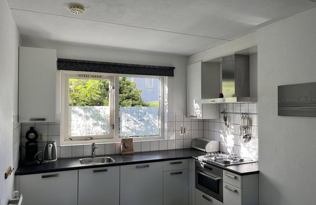 Cosy Bungalow Near the Beach - Photo 14