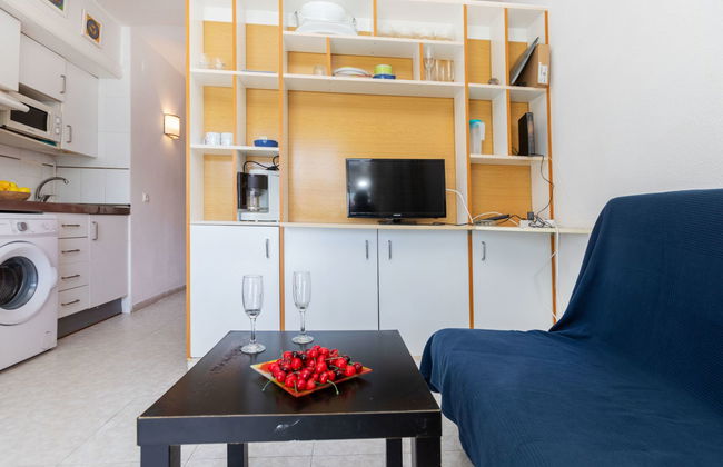 Apartment in Salou with swimming pool and terrace - Photo 8