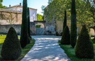 Stunning farmhouse with heated private pool in Provence - Photo 35