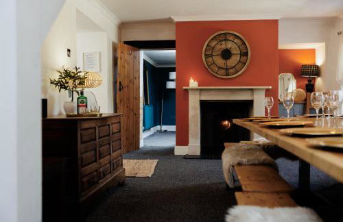 The Farmhouse with two hot tubs - Foto 48